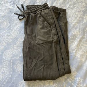 Olive green athleta farallon jogger